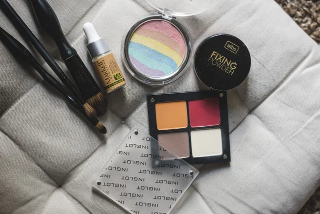 cosmetics, brush, makeup, brushes, cosmetic brush, powder, painting, accessories, paint, beauty, toiletry bag, product, cushion, apply, shadows, eyelids, eyeshadow, makeup base, makeup artist, cosmetics, cosmetics, makeup, makeup, makeup, makeup, product, makeup artist, makeup artist, makeup artist, makeup artist, makeup artist. Seven checks before you sign with beauty influencers