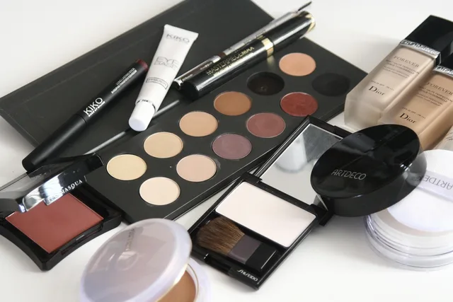 cosmetics, makeup, eyeshadow, mascara, palette, cosmetics, cosmetics, makeup, makeup, makeup, makeup, makeup, eyeshadow, mascara, mascara. Which metrics belong on a beauty creator partnerships reporting dashboard?