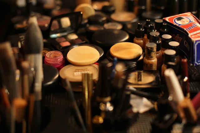 makeup, makeup kit, makeup artist, brown makeup, makeup kit, makeup kit, makeup kit, makeup kit, makeup kit, makeup artist, makeup artist, makeup artist. Beauty influencers: what to check in a skills forecast