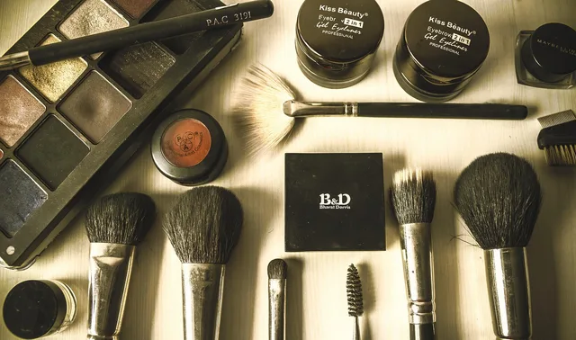 beauty, brushes, cosmetics, eye makeup, fashion, fashionable, females, femininity, flat lay, flatlay, kit, make-up brushes, makeup, palette, products, simple, tools, women, women fashion, gorgeous, brown makeup, brown tools, brown simple. Plan beauty creator partnerships with a clear budget and brief