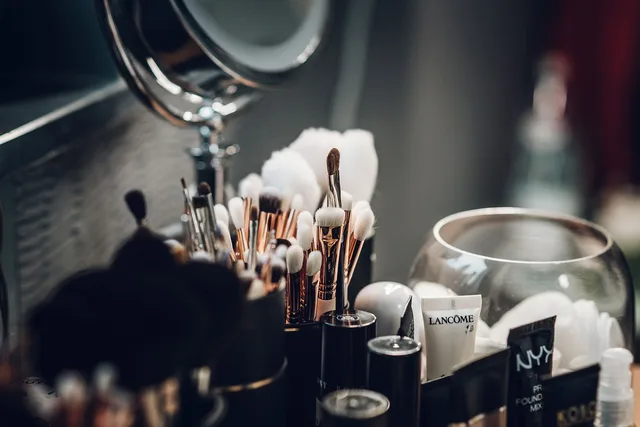 makeup, cosmetics, glass, lipstick, eye painting, accessories, style, elegant, eyelids, crayon, brush, powder, beauty, studio, makeup, makeup, makeup, makeup, makeup, cosmetics, cosmetics. UK beauty creator partnerships: CMA ad labels, gifts and beauty filters