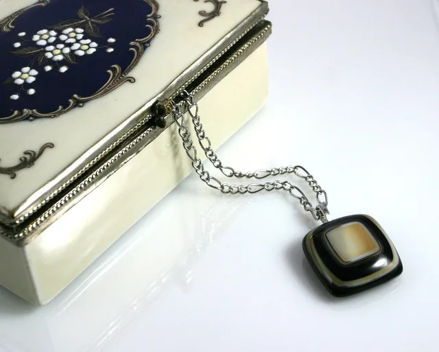 jewelry box, jewelry, fashion, luxury, box, vintage, necklace, pendant, glass, fused glass, accessory, women, jewellery, elegant, jewelry box, jewelry box, jewelry box, jewelry box, jewelry box, necklace, necklace, pendant, pendant, pendant. Fashion influencer gifting strategy: UK PR boxes that work